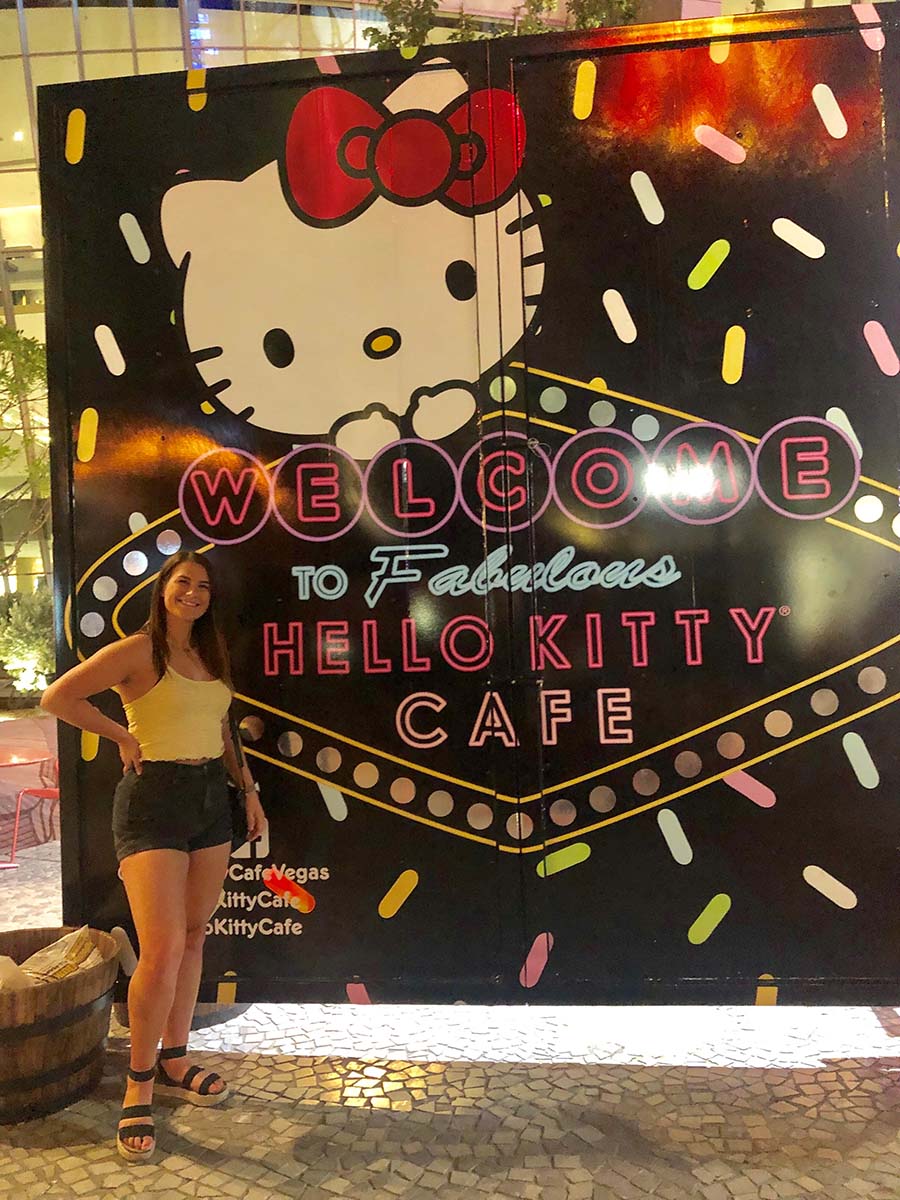 Nimsgern at Hello Kitty Cafe