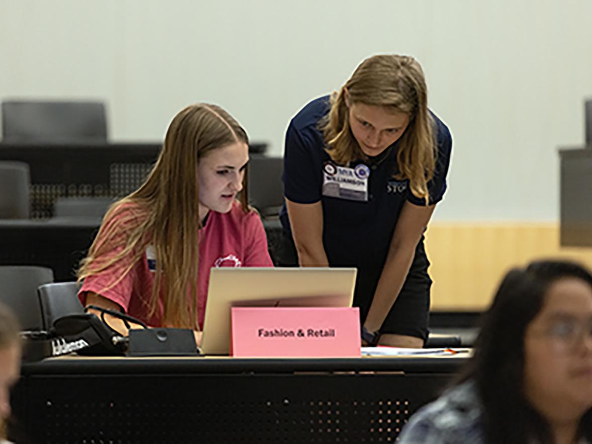 Students work with advisers during a recent First-Year Registration and Orientation event on campus. 